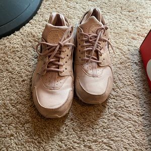 Women’s Nike size 7 Huarache shoes
